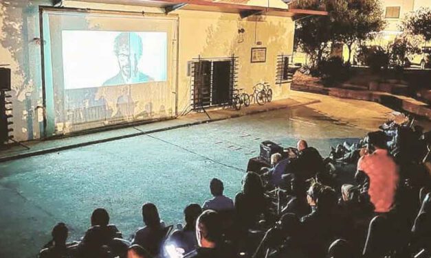 El "Cine de barrio" en Altos de la Bahía volvió a fomentar la cultura y la convivencia vecinal