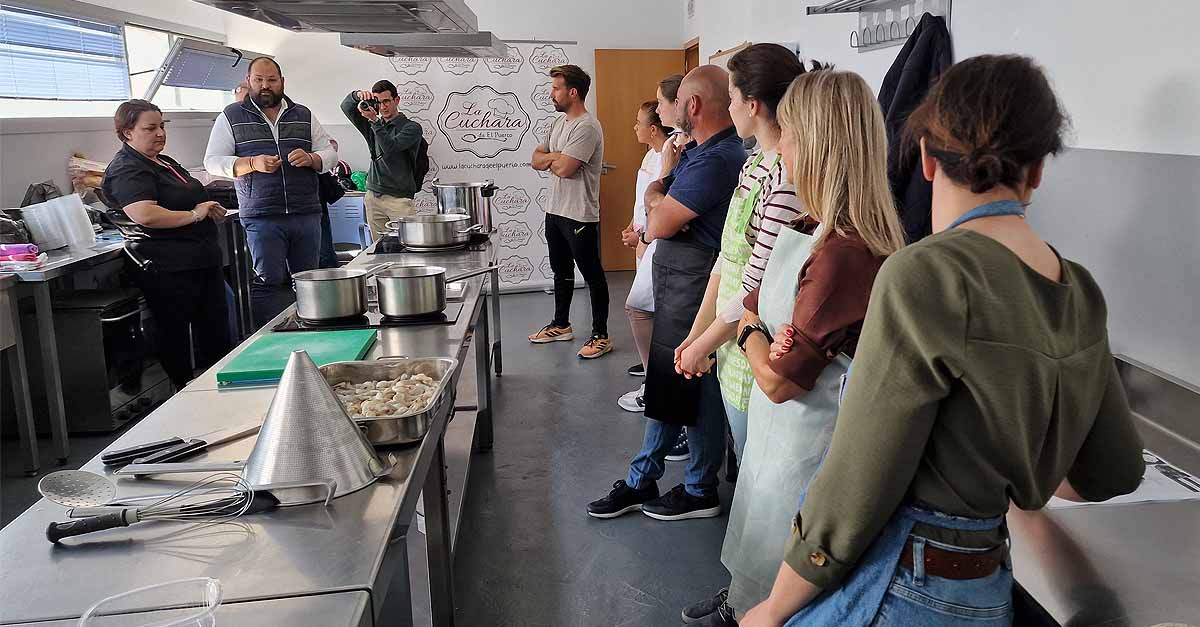 Inaugurado en el Centro Cívico el "Curso de Cocina Gaditana" que imparte Rocío Rodríguez