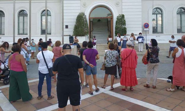 Concentración por los derechos de las mujeres afganas en El Puerto