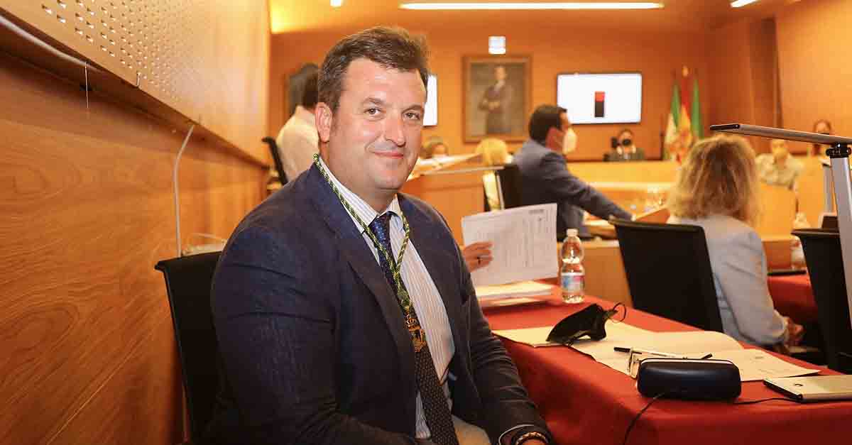 César de la Torre se hace cargo de la Concejalía de Toros y coordinación de las empresas municipales