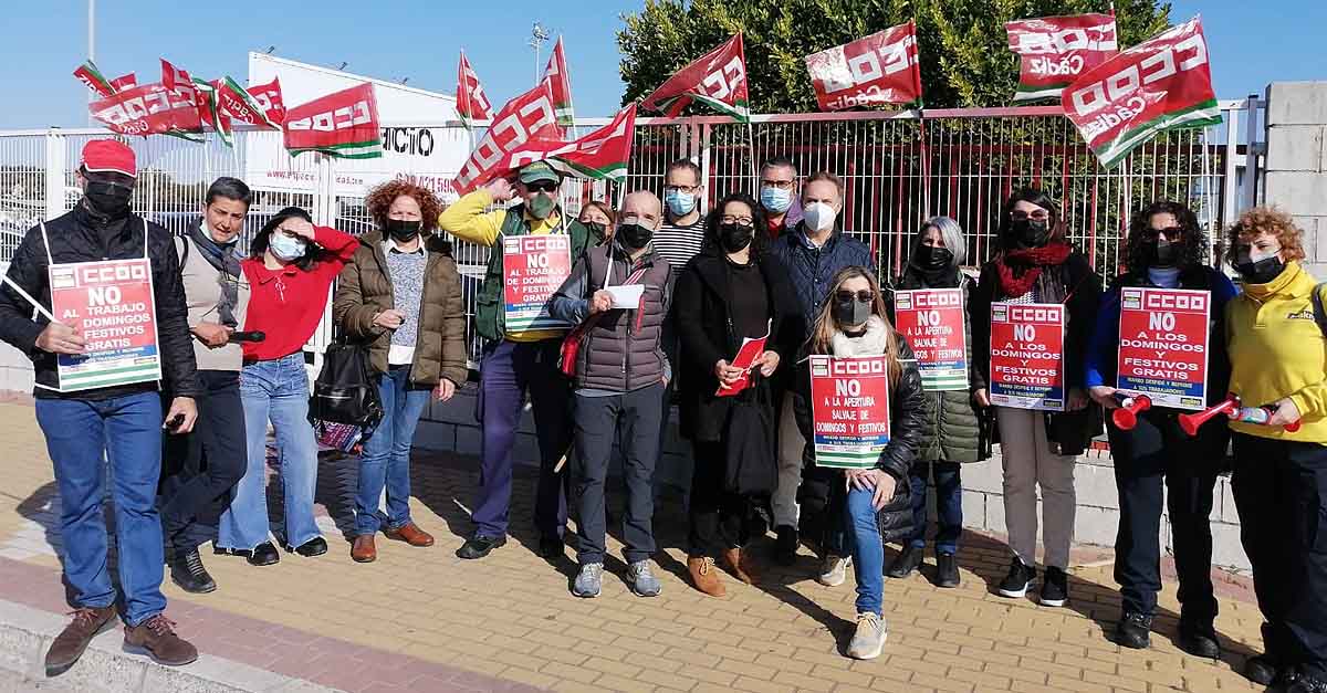 El PSOE muestra su apoyo a las plantillas del comercio en grandes superficies