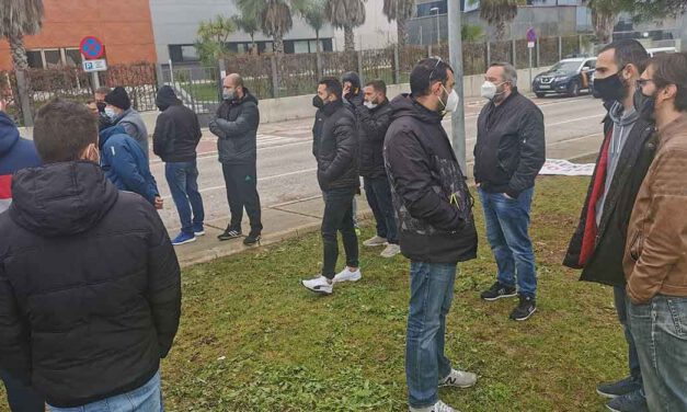 IU y PCA trasladan su apoyo a la plantilla de Aerotecnic en El Puerto