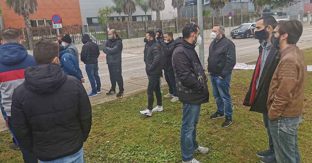 IU y PCA trasladan su apoyo a la plantilla de Aerotecnic en El Puerto