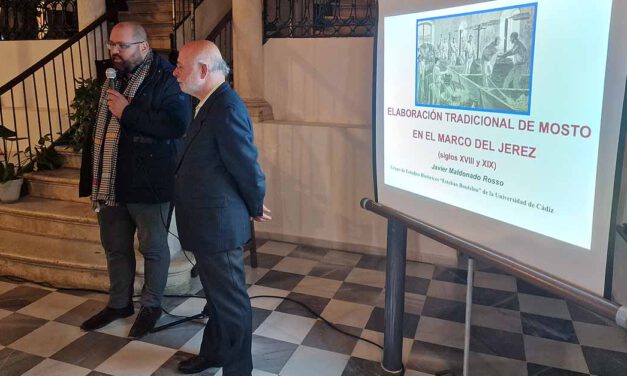 Maldonado desvela los secretos de la elaboración tradicional del mosto en el marco de las “Conferencias Populares”