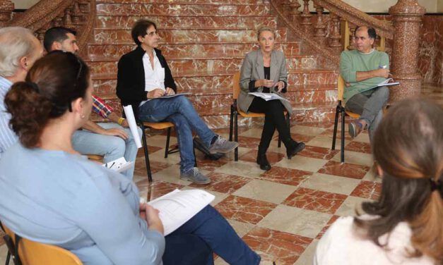 Lola Campos reúne a la Comisión Municipal de Absentismo Escolar