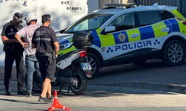 La Policía Local realiza un amplio operativo de control de personas y vehículos en la zona de Puerto Sherry