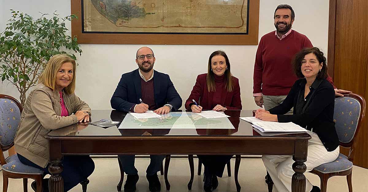 El Puerto, primer municipio de la provincia en adherirse al Programa de "Espacios sin humo"