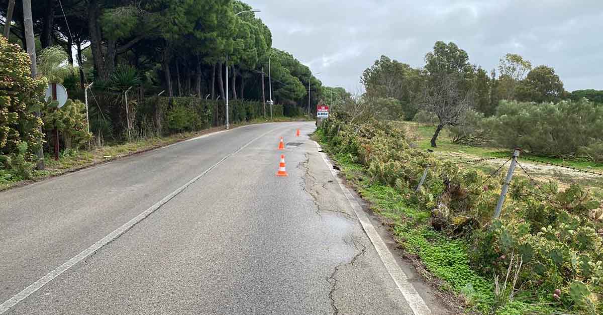 Cortado al tráfico el camino de la Hijuela del Tío Prieto por riesgo en la calzada