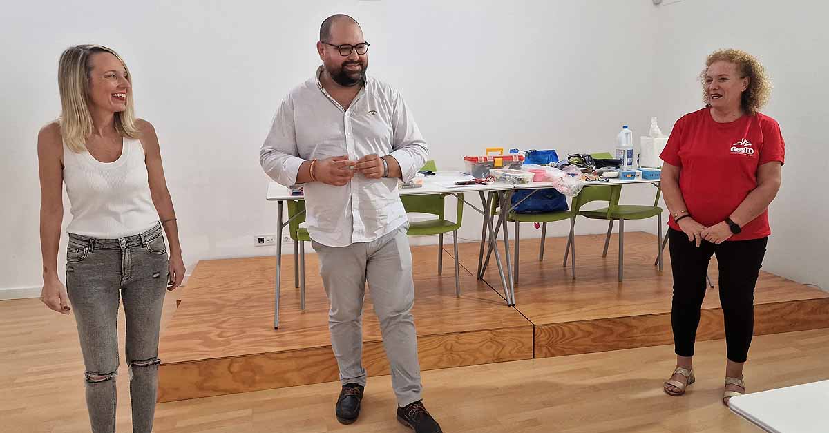 El curso "Customiza tu ropa" fomenta la creatividad enseñando a dar nueva vida al fondo de armario