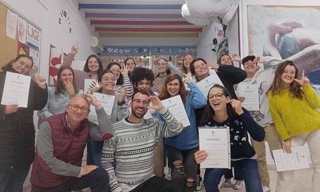 Juventud clausura con éxito el primer curso de "Iniciación a la lengua de signos"