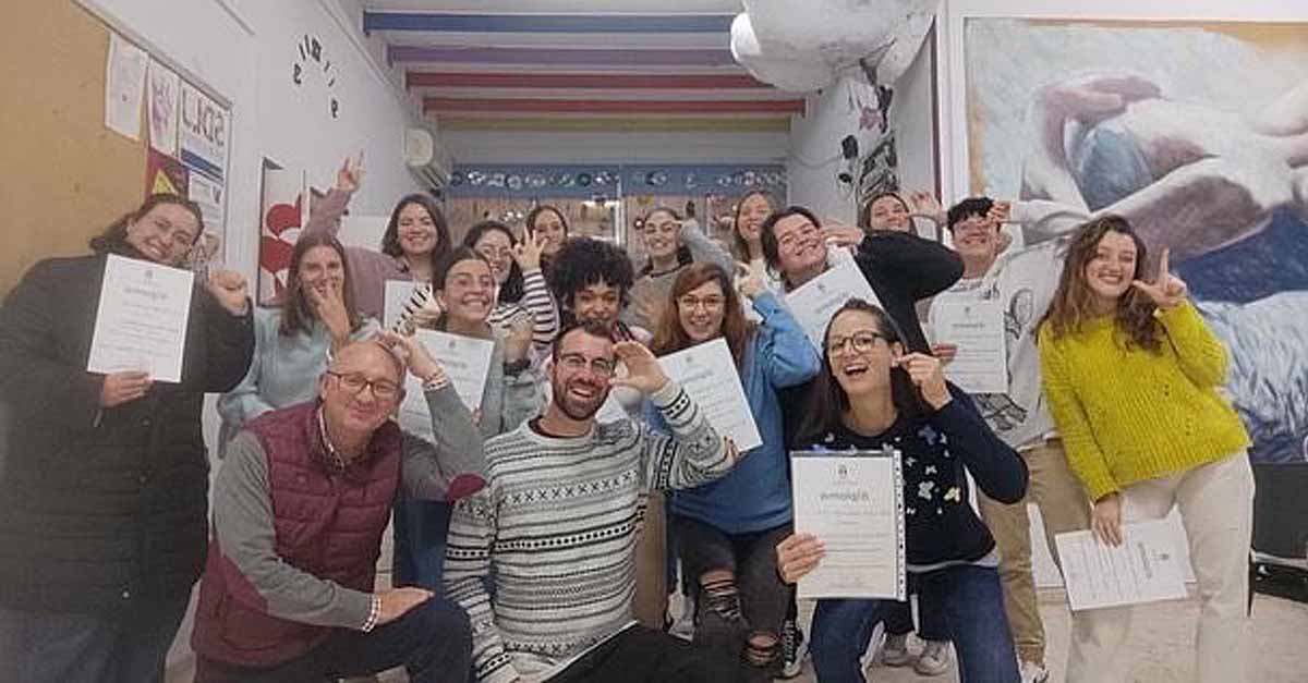 Juventud clausura con éxito el primer curso de "Iniciación a la lengua de signos"