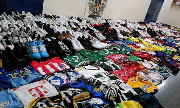 La Policía Local decomisa más de medio millar de artículos falsificados en Valdelagrana