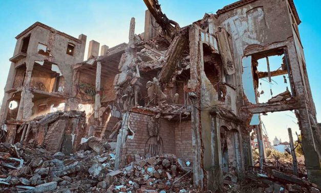 Comienza el derribo de los edificios que quedaron a medio construir en Puerto Sherry