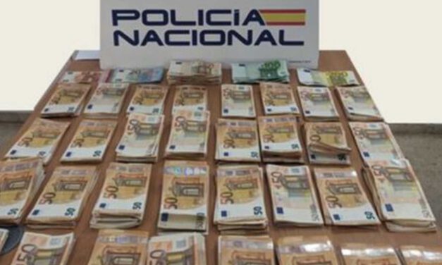 La Policía Nacional detiene a dos individuos por su presunta participación en el robo en un domicilio de El Puerto
