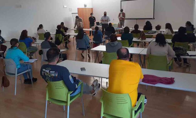 Clausura del curso de formación de "Ayuda a domicilio y personas dependientes" en el Centro Cívico