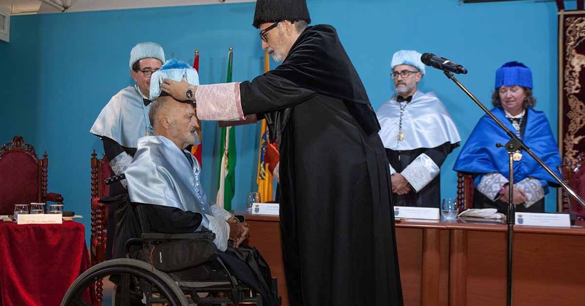 El arqueólogo Francisco Giles Pacheco, doctor Honoris Causa de la UCA