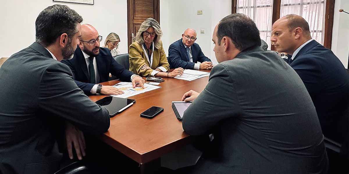 Beardo plantea potenciar las Dunas de San Antón como pulmón verde de El Puerto