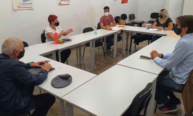 IU y CCOO abordan con preocupación el futuro de las contratas municipales