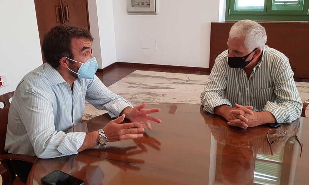 Alegre se reúne con Acoval para plantear el futuro del servicio de autobuses