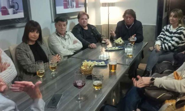 Calleja se reúne con la Asociación de Comerciantes de Crevillet para abordar la Navidad
