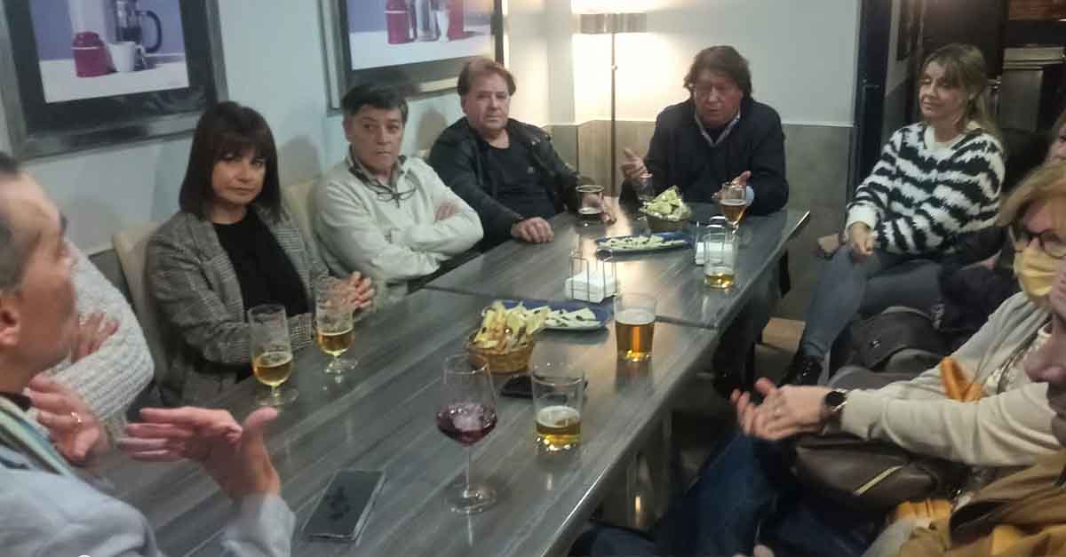 Calleja se reúne con la Asociación de Comerciantes de Crevillet para abordar la Navidad