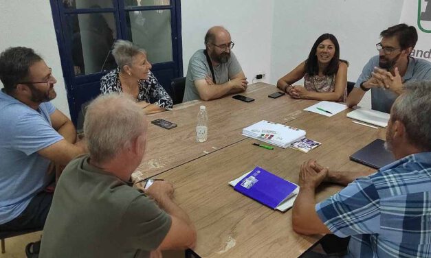 IU analiza con la plantilla el futuro del contrato de limpieza viaria