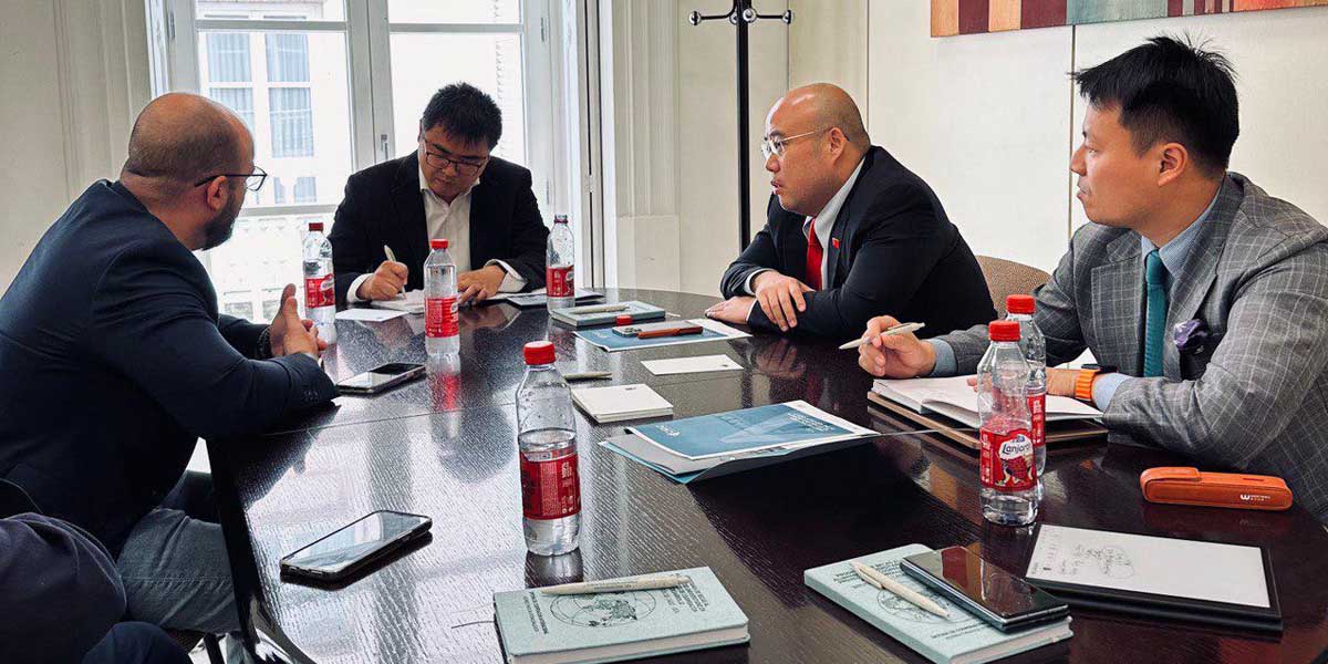 Reunión de Germán Beardo con un grupo inversor chino