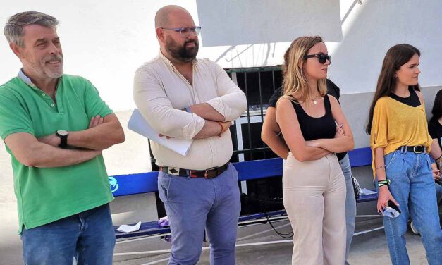 Bello acompaña al colegio de Las Esclavas en el ensayo general de "Colorín, colorado"