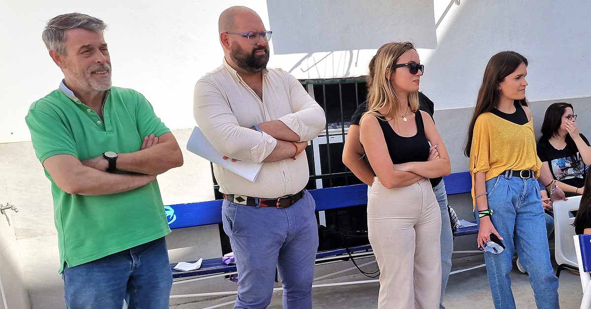 Bello acompaña al colegio de Las Esclavas en el ensayo general de "Colorín, colorado"