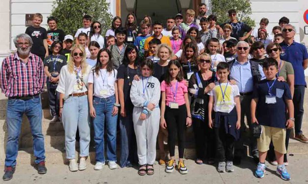 Lola Campos recibe en el Ayuntamiento a los alumnos italianos del Programa Erasmus+