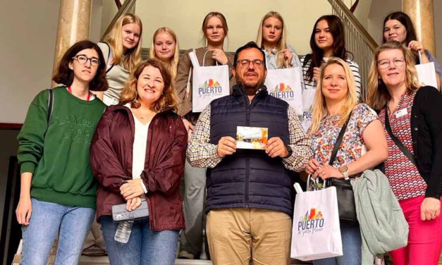El Ayuntamiento de El Puerto recibe la visita de un grupo de Erasmus procedentes de Finlandia