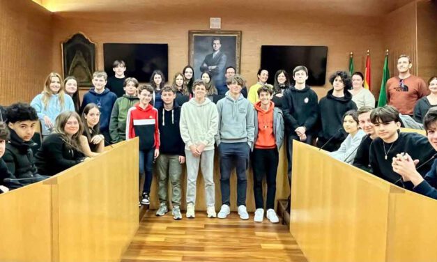 El Ayuntamiento de El Puerto recibe a estudiantes de Francia de un intercambio del IES Pintor Juan Lara