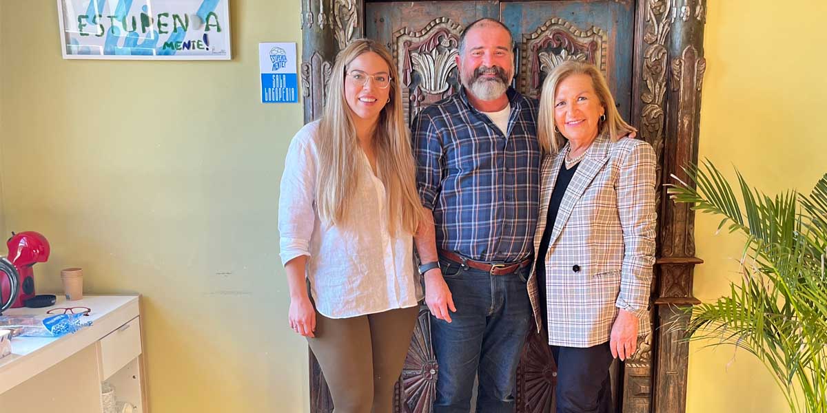 Carmen Lara visita la Clínica 'Estupendamente' en vísperas del Día Europeo de la Logopedia