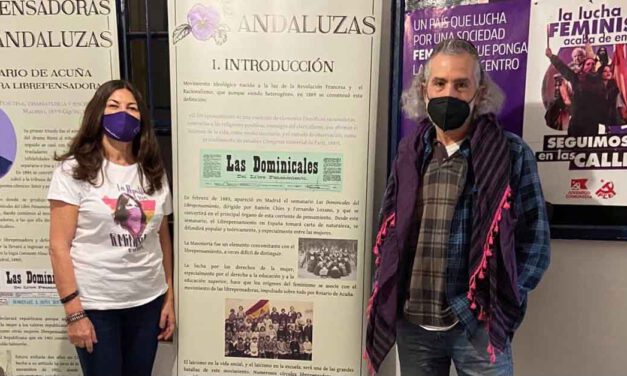 IU y PCA inauguran en su sede la exposición 'Librepensadoras Andaluzas'