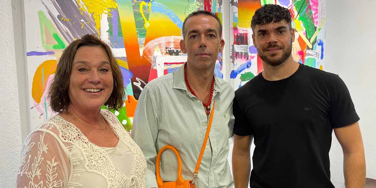 Calleja inaugura la exposición de Santo que Open Arts Factory acoge hasta el 30 de septiembre
