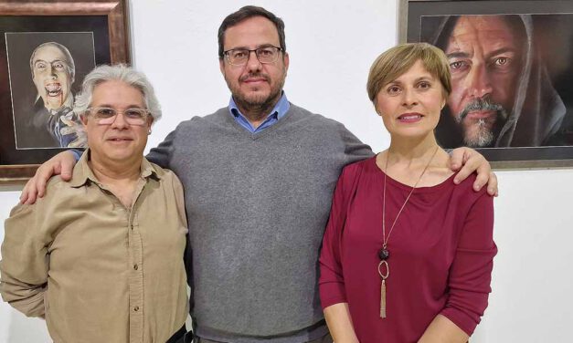 La exposición "Reencuentro" ofrece la pasión de Cati Jaén por los retratos al pastel y de David Morales hacia el dibujo