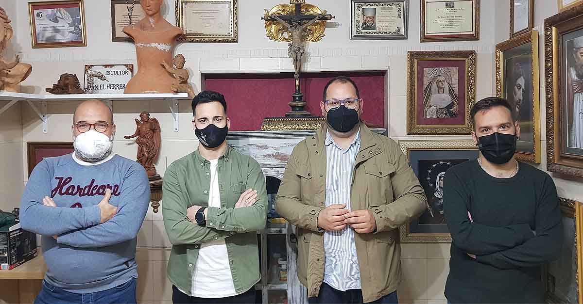 El Centro Cívico acoge la exposición "Trazos de Pasión: entre pinceles y píxeles"