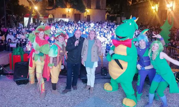 La fiesta infantil de Baby Radio llena la Plaza del Castillo para darle la bienvenida al 2023