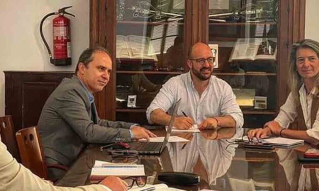 Beardo firma el contrato para la redacción del avance del nuevo PGOU