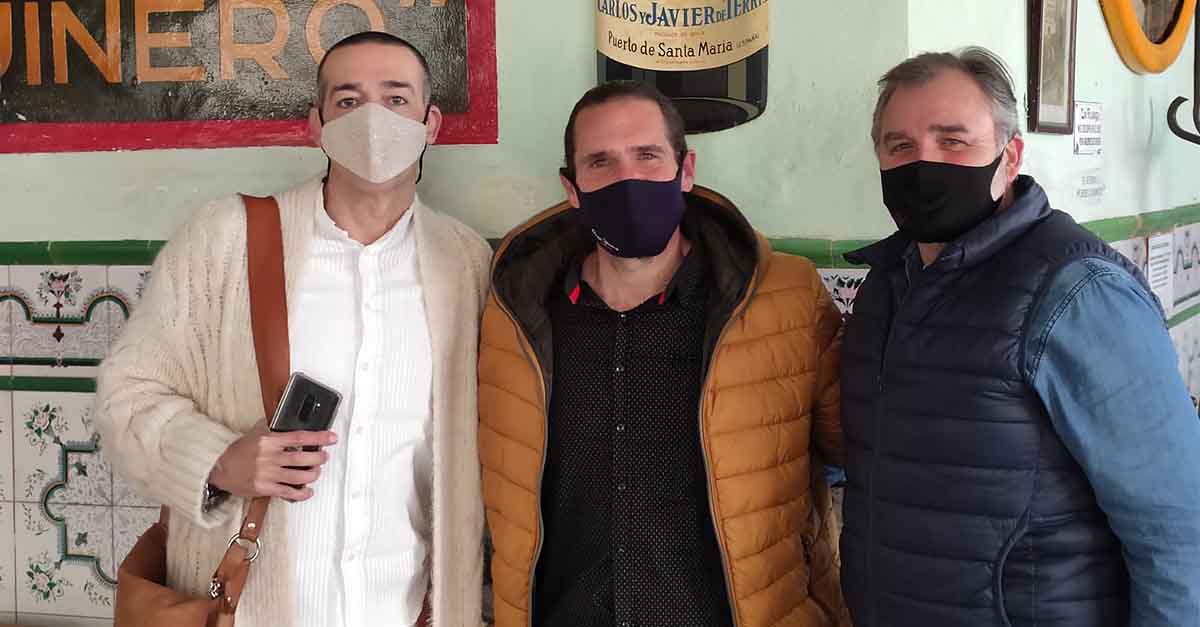 Calleja aborda con el cantaor portuense "El Wilo de El Puerto" próximos espectáculos