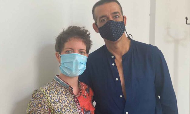 Calleja aborda con la pintora M. Degó la organización de una exposición sobre su obra reciente