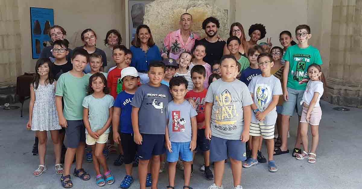 32 alumnos portuenses viajan a la Prehistoria gracias a un taller organizado por el Museo