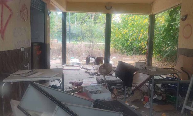 Vox El Puerto apuesta por la reapertura de las pistas de pádel de El Águila