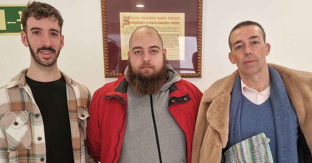 Calleja se reúne con la Banda de Cornetas y Tambores Alfonso X el Sabio