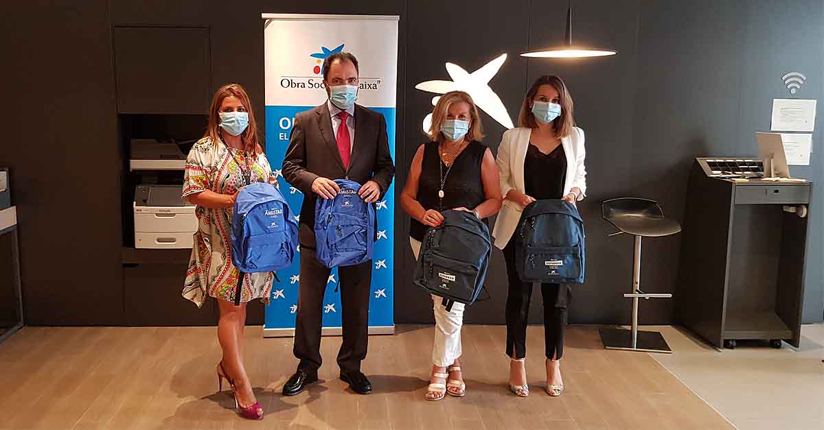 El Puerto recibe 450 kits de material escolar para menores vulnerables