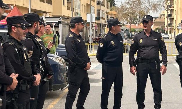 La Policía Nacional rinde homenaje a Miguel Castro Sánchez tras 43 años de servicio