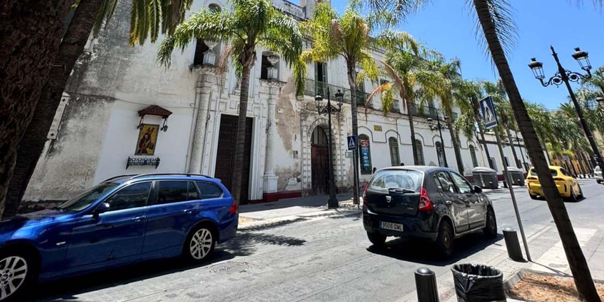 El Ayuntamiento organiza una visita al Hospital San Juan de Dios para los posibles licitadores de su rehabilitación