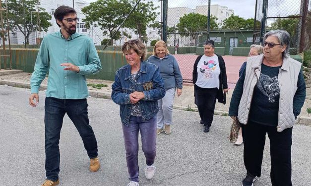 IU atiende las demandas de la barriada de Sudamérica