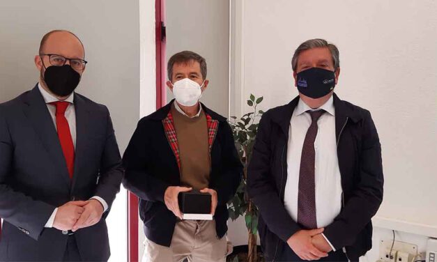 Apemsa rinde homenaje a Francisco Delgado, jubilado tras 17 años de servicio