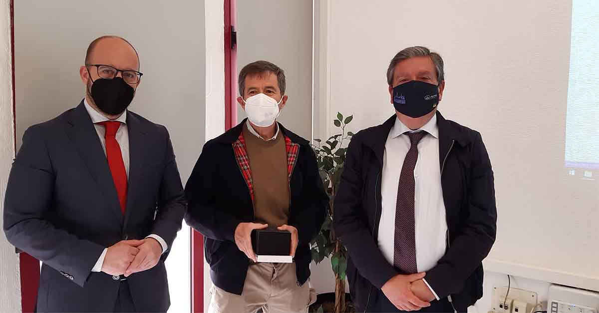 Apemsa rinde homenaje a Francisco Delgado, jubilado tras 17 años de servicio